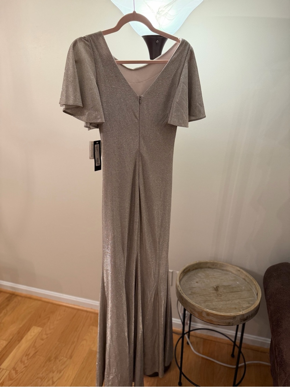 Betsy & Adam Metallic Flutter Sleeve Ruched Gown Size 6 NWT - Picture 3 of 6